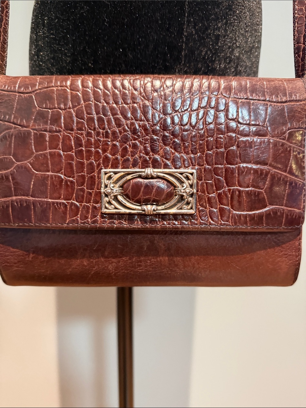 Brighton Brown Croc-Embossed Leather Crossbody with SilverTone Oval Accent EUC